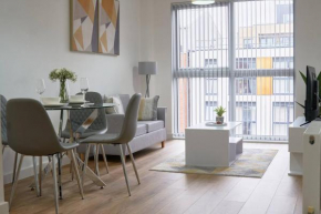 Modern Central Apartment - City Centre - Fast WIFI - Near Utilitia Arena & ICC